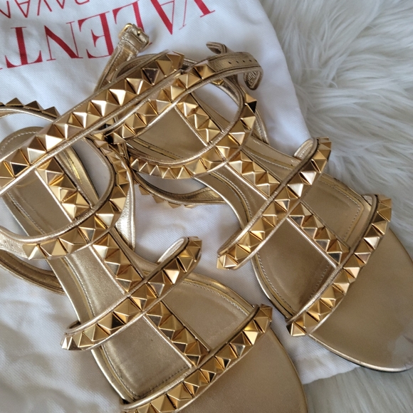 100% Authentic Valentino Garavani rockstud sandal - Picture 2 of 11